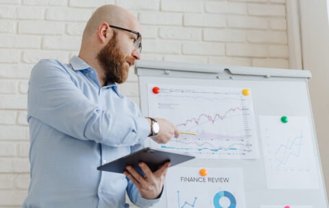 التحليل الرقمي للسوق والعملاء