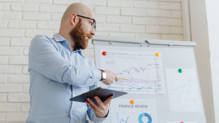 التحليل الرقمي للسوق والعملاء