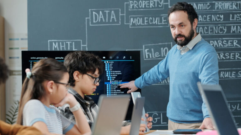 إنتاج المحتوى التعليمي الرقمي